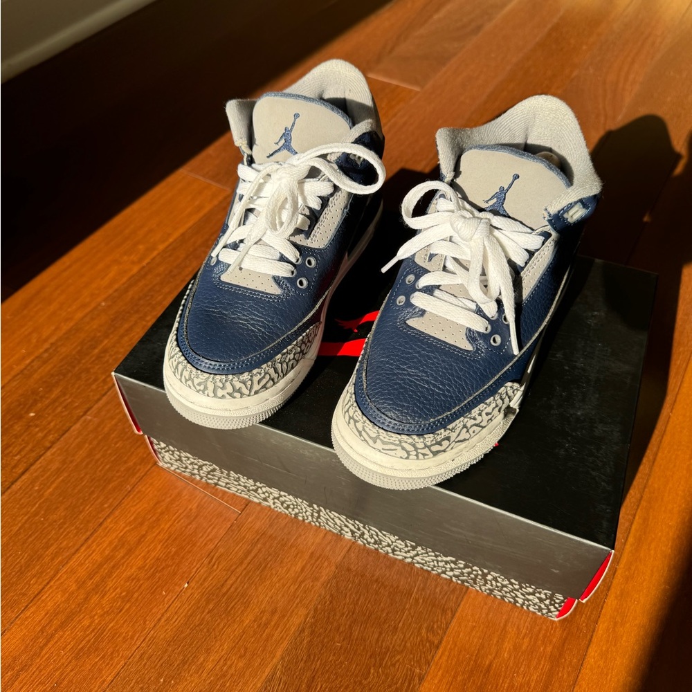 Jordan 3 Retro Georgetown 5.5 Men or Youth only worn once or twice